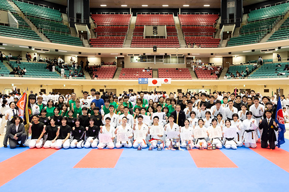 空手道部が関東大学空手道選手権大会で3冠を達成しました イメージ画像