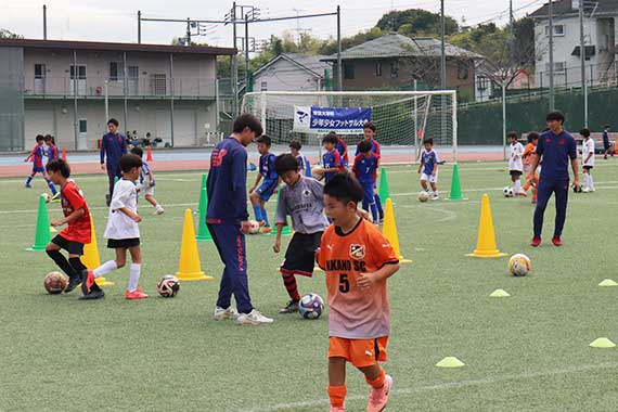 小学4年生以下を対象に「2024年度帝京大学杯少年少女フットサル大会」を開催しました イメージ画像